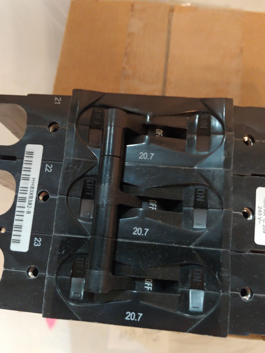 CARRIER CARRIER HH83XB382 Breaker Circuit