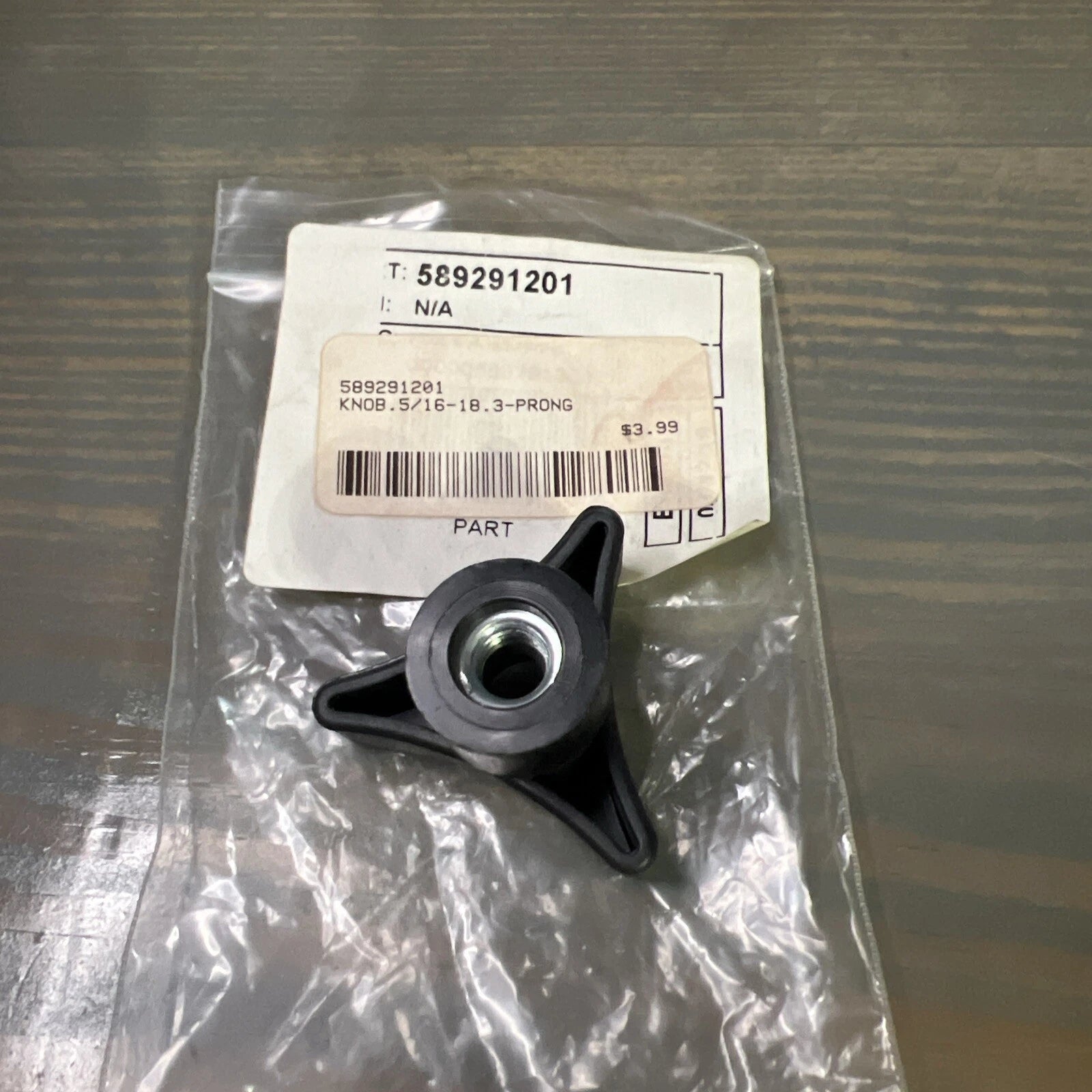 HUSQVARNA HUSQVARNA 589291201 - 5/16-18 3-Prong Knob
