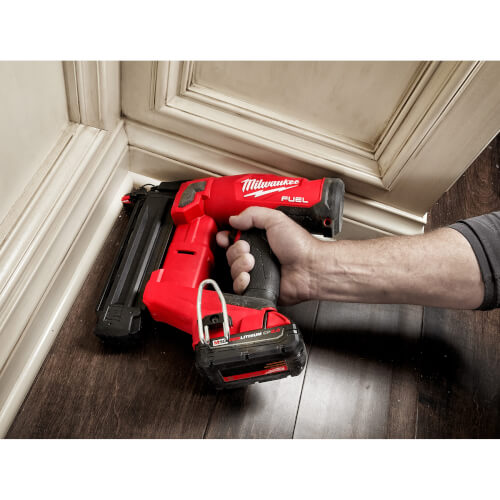 MILWAUKEE Milwaukee 2746-21CT M18 FUEL 18 Gauge Brad Nailer Kit
