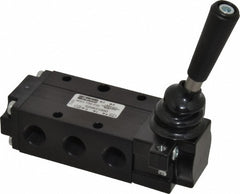 PARKER Parker 520831000 4-way 2-position Valve 1/4 Inch Npt