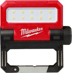 MILWAUKEE milwaukee 2114-21 usb rechargeable rover pivoting flood light