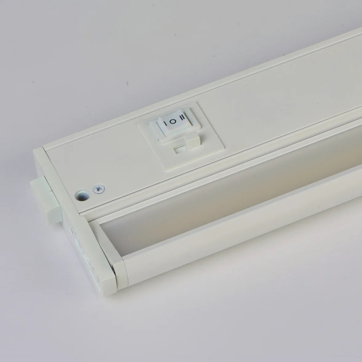 MAXIM LIGHTING Maxim Lighting 89862WT CounterMax 5K 3W 6 inch LED Under Cabinet