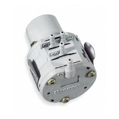 HONEYWELL Honeywell RP670A1001/U pneumatic switching relay 3 and 7 psi with 1-1/2 inch mounting clip