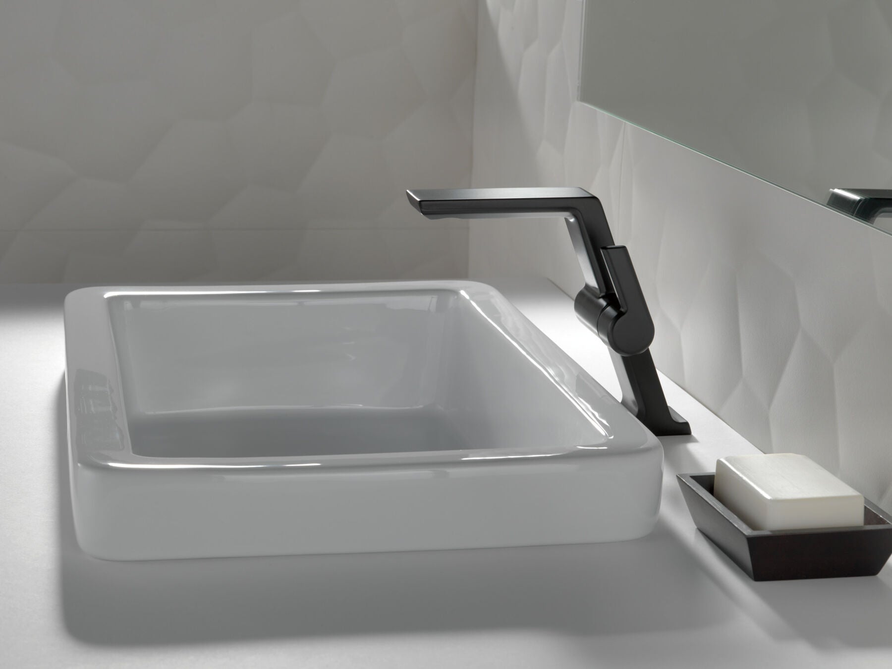 DELTA FAUCET Delta Faucet 699-BL-DST Pivotal Single Handle Mid-Height Vessel Bathroom Faucet
