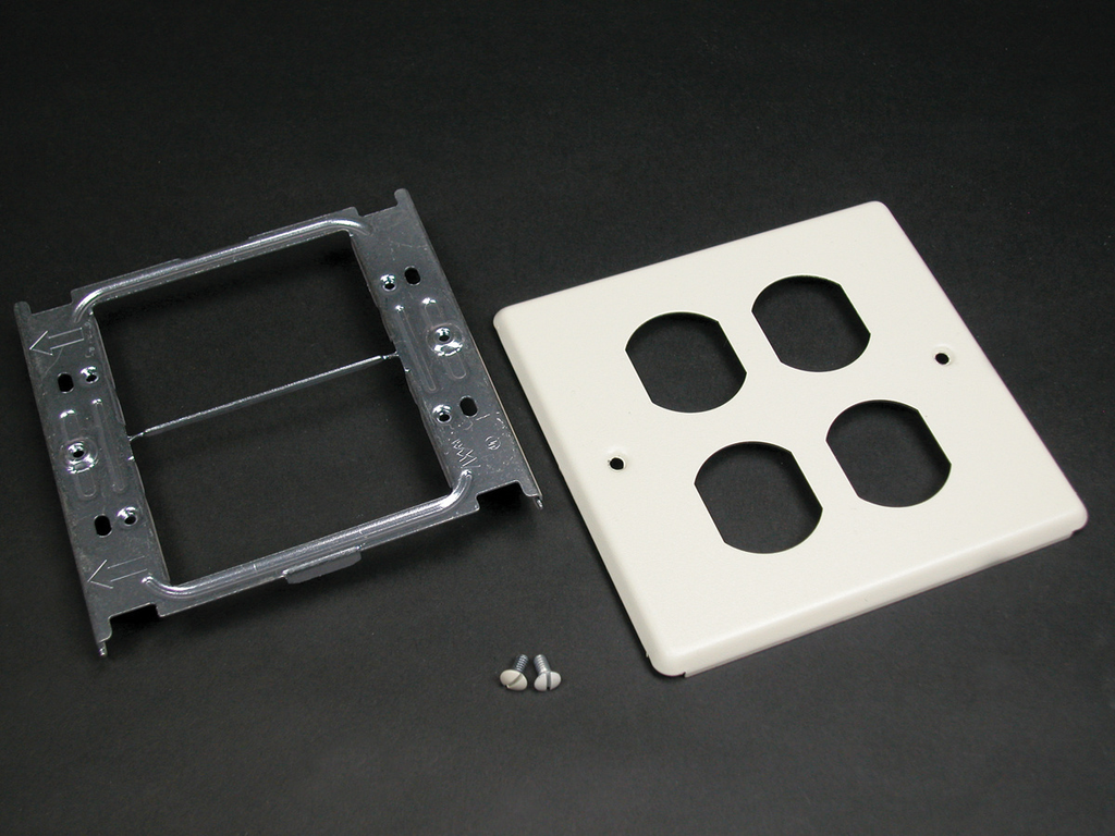 LEGRAND Legrand G4047BB Wiremold 4-3/4 x 5-1/8 Steel Multiple Channel Raceway 2-Gang Cover 2-Duplex Receptacle