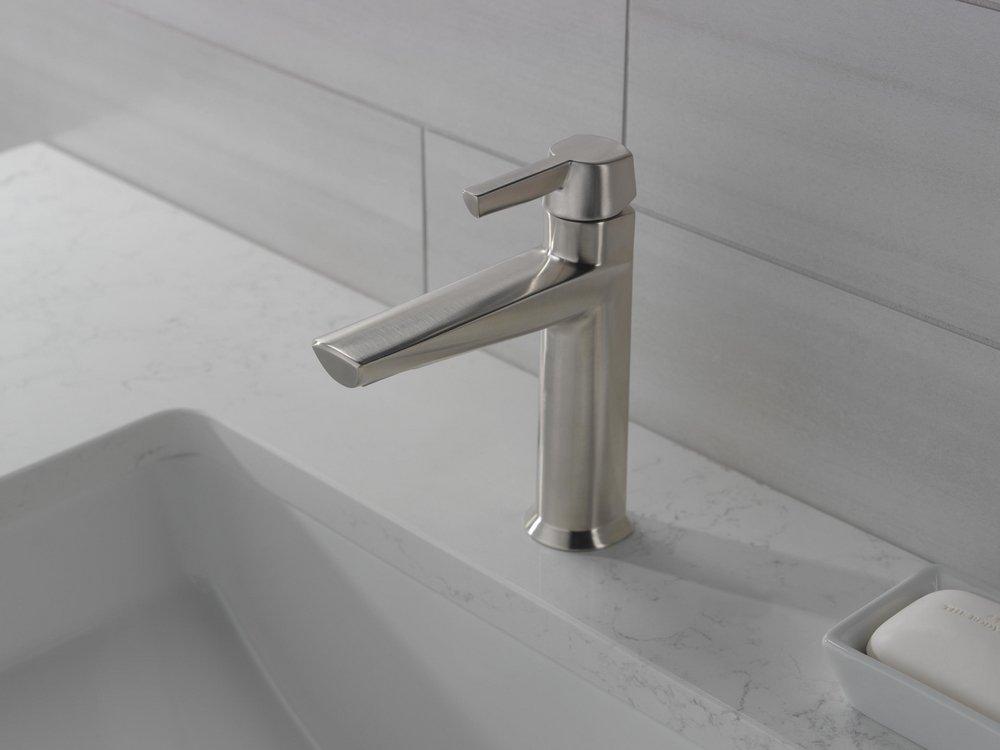DELTA FAUCET Delta Faucet 571-SS-PR-MPU-DST Compel Single Handle Centerset Bathroom Sink Faucet in Brilliance Stainless