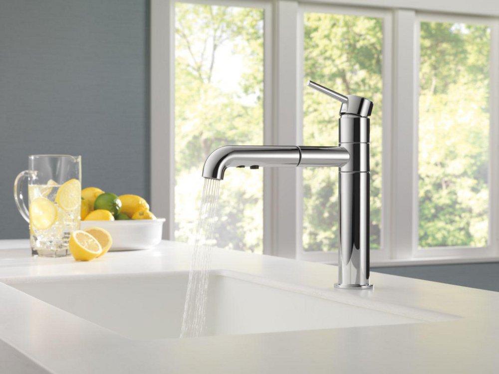 DELTA FAUCET Delta Faucet 4159-DST Trinsic 1-Handle Pullout Kitchen Faucet in Chrome
