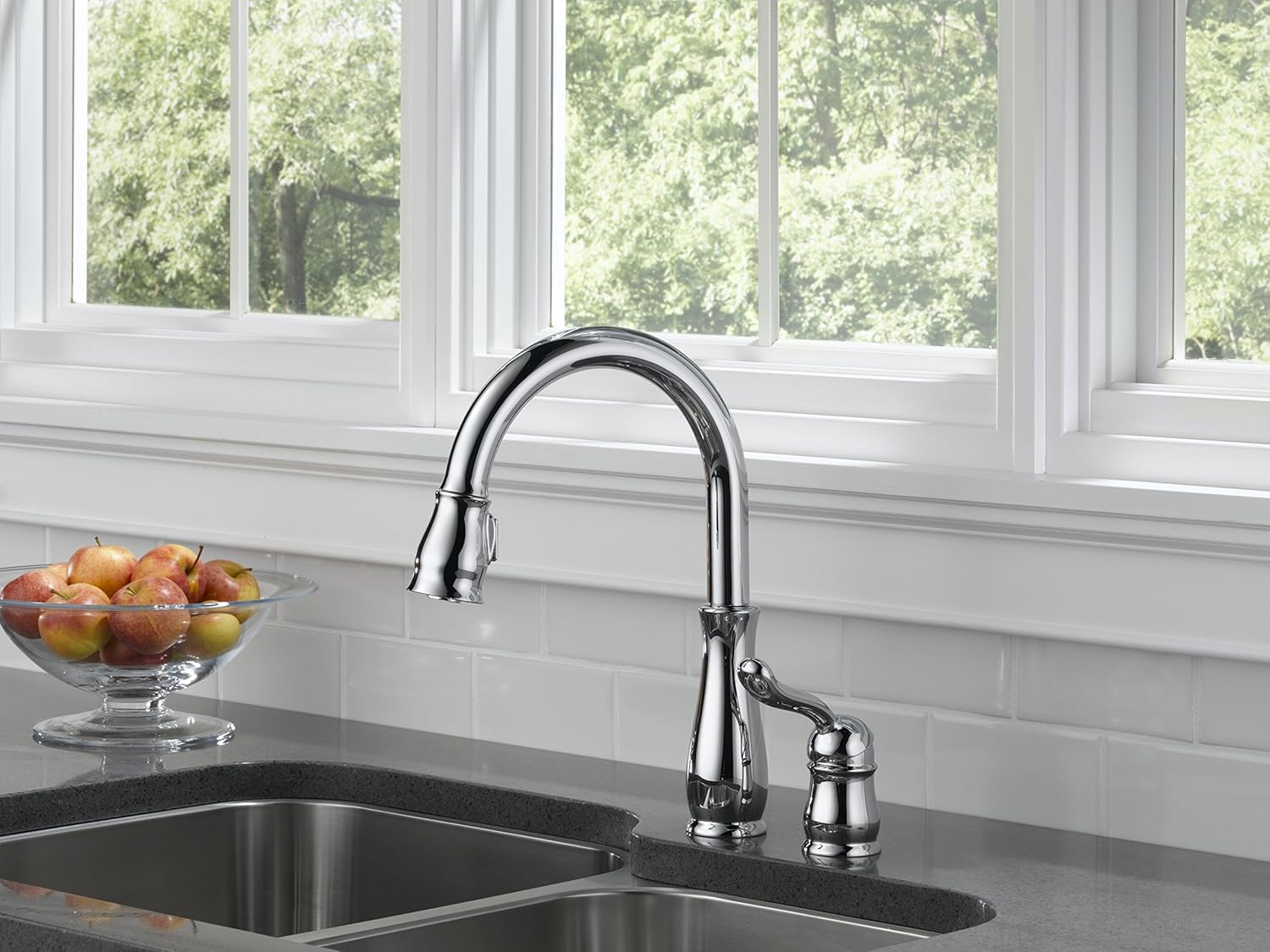 DELTA FAUCET Delta Faucet 978-DST Leland Pull Down Kitchen Faucet Chrome 1.8 GPM Water Flow