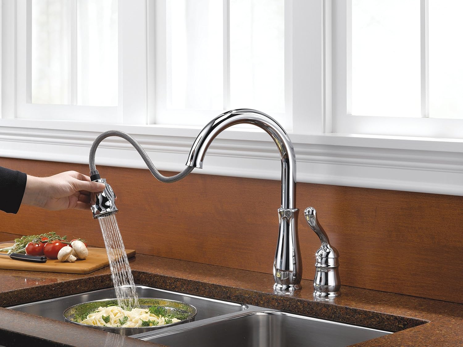 DELTA FAUCET Delta Faucet 978-DST Leland Pull Down Kitchen Faucet Chrome 1.8 GPM Water Flow