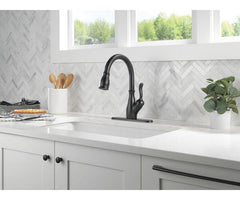 DELTA FAUCET Delta Faucet 9178-BL-DST Single Handle Pull-Down Kitchen Faucet With ShieldSpray