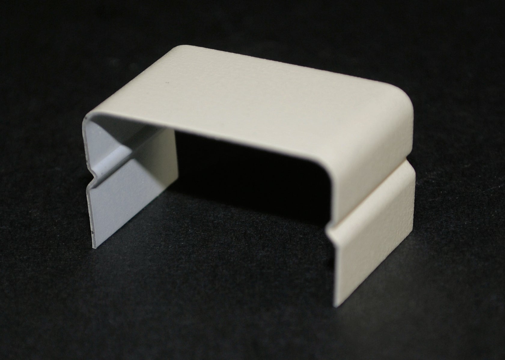 LEGRAND Legrand-Wiremold V2006 Cover Clip Fitting; 2000 Series, Ivory