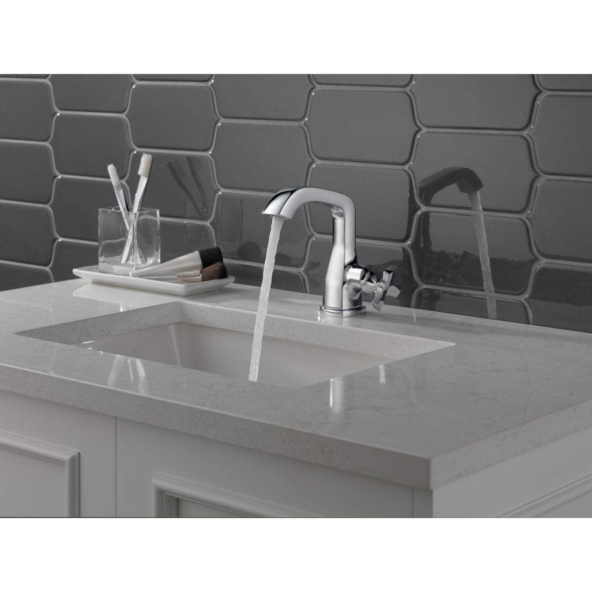 DELTA FAUCET Delta H551 Delta Stryke Single Handle Helo in Chrome