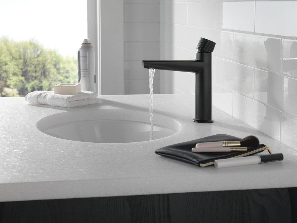 DELTA FAUCET Delta Faucet 573-BLLPU-DST Galeon Single Handle Bathroom Sink Faucet