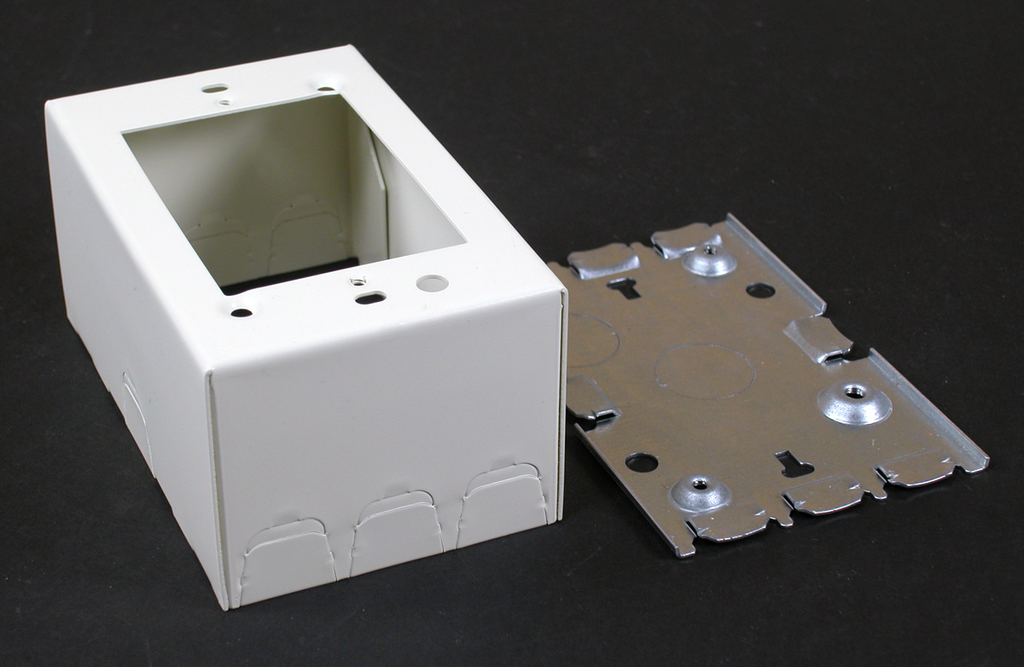 LEGRAND Legrand 5747WH Wiremold 4-5/8 x 2-7/8 x 1-3/8 White Steel 1-Channel Raceway 1-Gang Shallow Switch and Receptacle Box