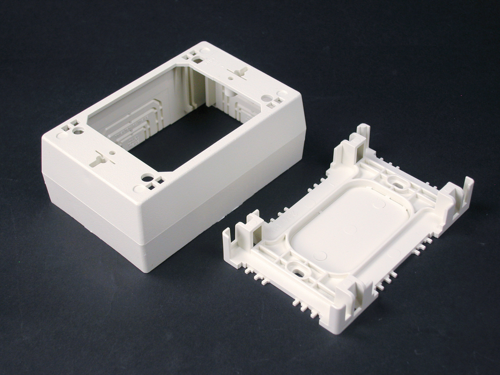LEGRAND Wiremold NM2048 Nonmetallic Sure Snap Device Box 600 Volt 4-3/4 x 3 x 1-3/4 Replacement NM2000