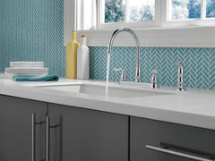 DELTA FAUCET Delta Faucet 21996LF Windemere Two Handle Kitchen Faucet with Side Spray in Chrome