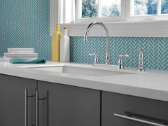 DELTA FAUCET Delta Faucet 21996LF Windemere Two Handle Kitchen Faucet with Side Spray in Chrome