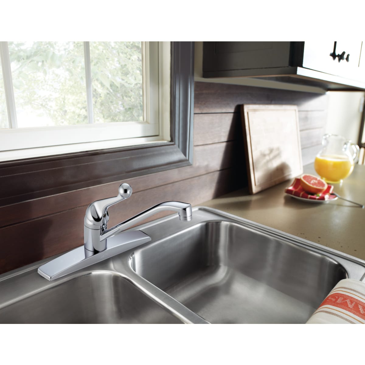 DELTA FAUCET Delta 100LF-WF Classic Single Handle Kitchen Faucet 1.8 GPM 3-Hole Installation