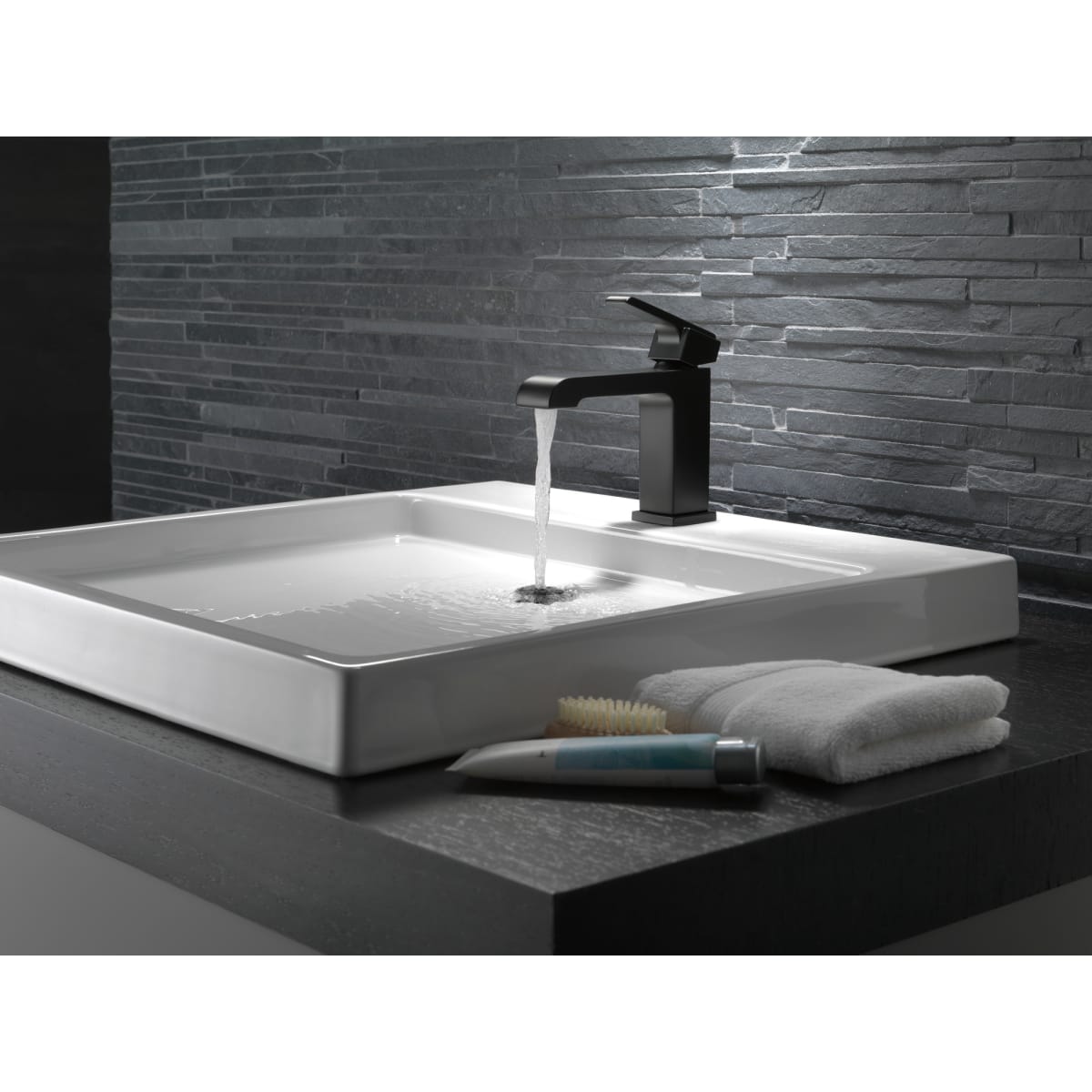 DELTA FAUCET Delta 567LF-BLLPU Single Handle Bathroom Faucet