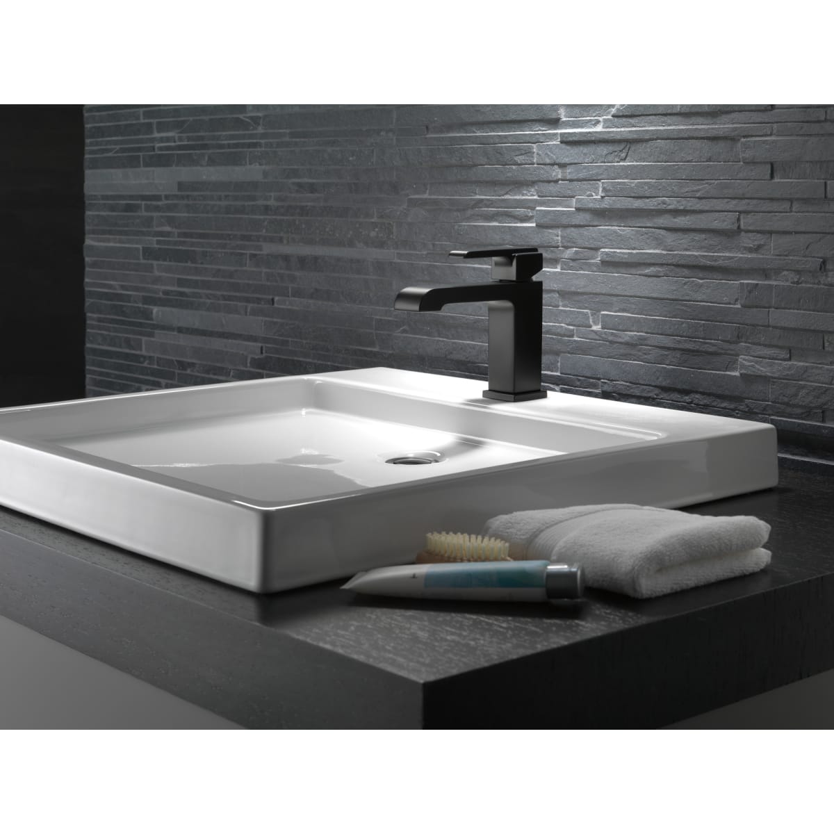 DELTA FAUCET Delta 567LF-BLLPU Single Handle Bathroom Faucet