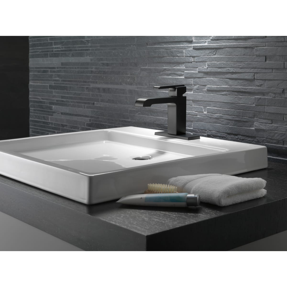 DELTA FAUCET Delta 567LF-BLLPU Single Handle Bathroom Faucet