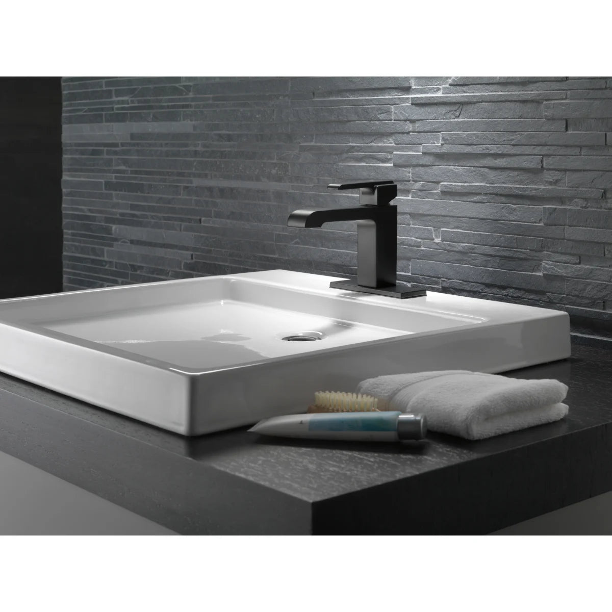 DELTA FAUCET Delta 567LF-BLLPU Single Handle Bathroom Faucet