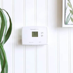 HONEYWELL Honeywell RTH111B1024 digital non-programmable thermostat battery powered (1H/1C)