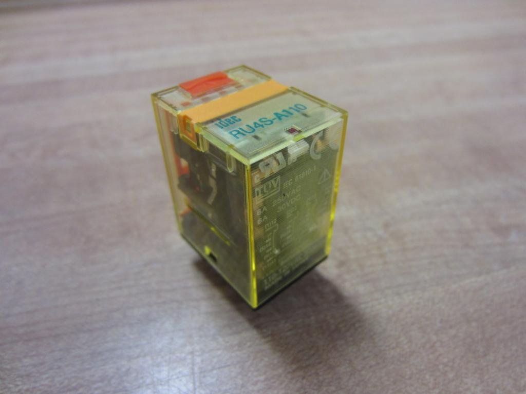 IDEC RU4S-A110 RELAYS