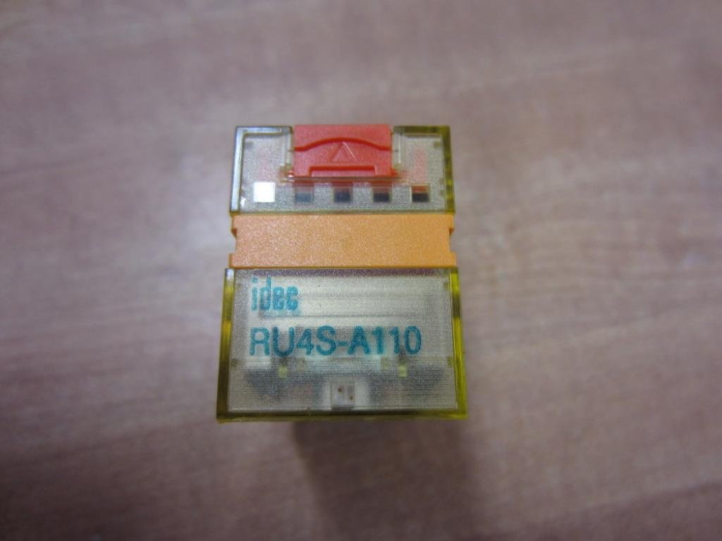 IDEC IDEC RU4S-A110 Universal Relay 120VAC (4PDT Contact) with Latching Lever and Blade Terminals