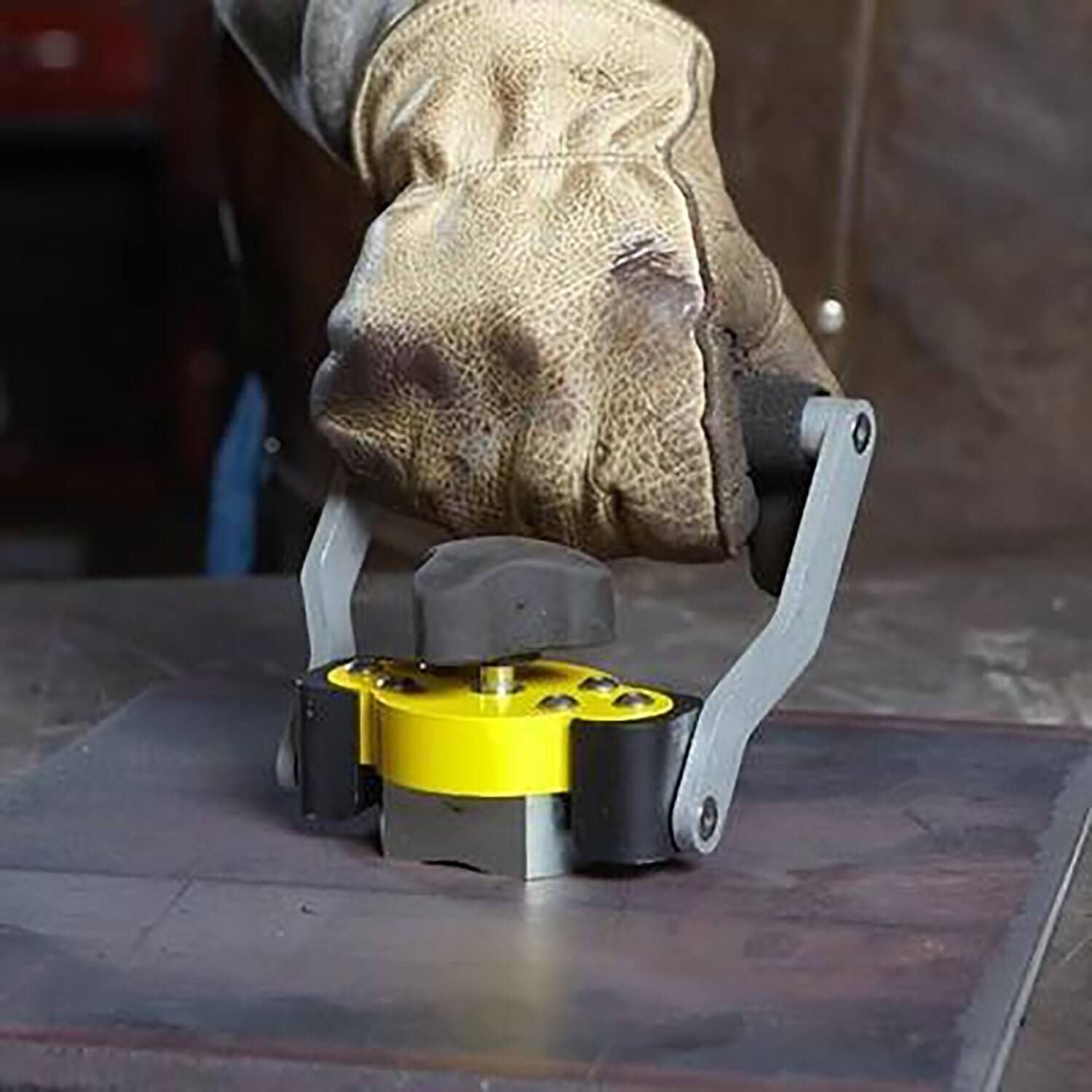 MAGSWITCH Magswitch 8100359 Hand Lifter 60 Manual 200lb to 60lb Magswitch Safety 180 Degree Turn Knob Small Steel Lifting