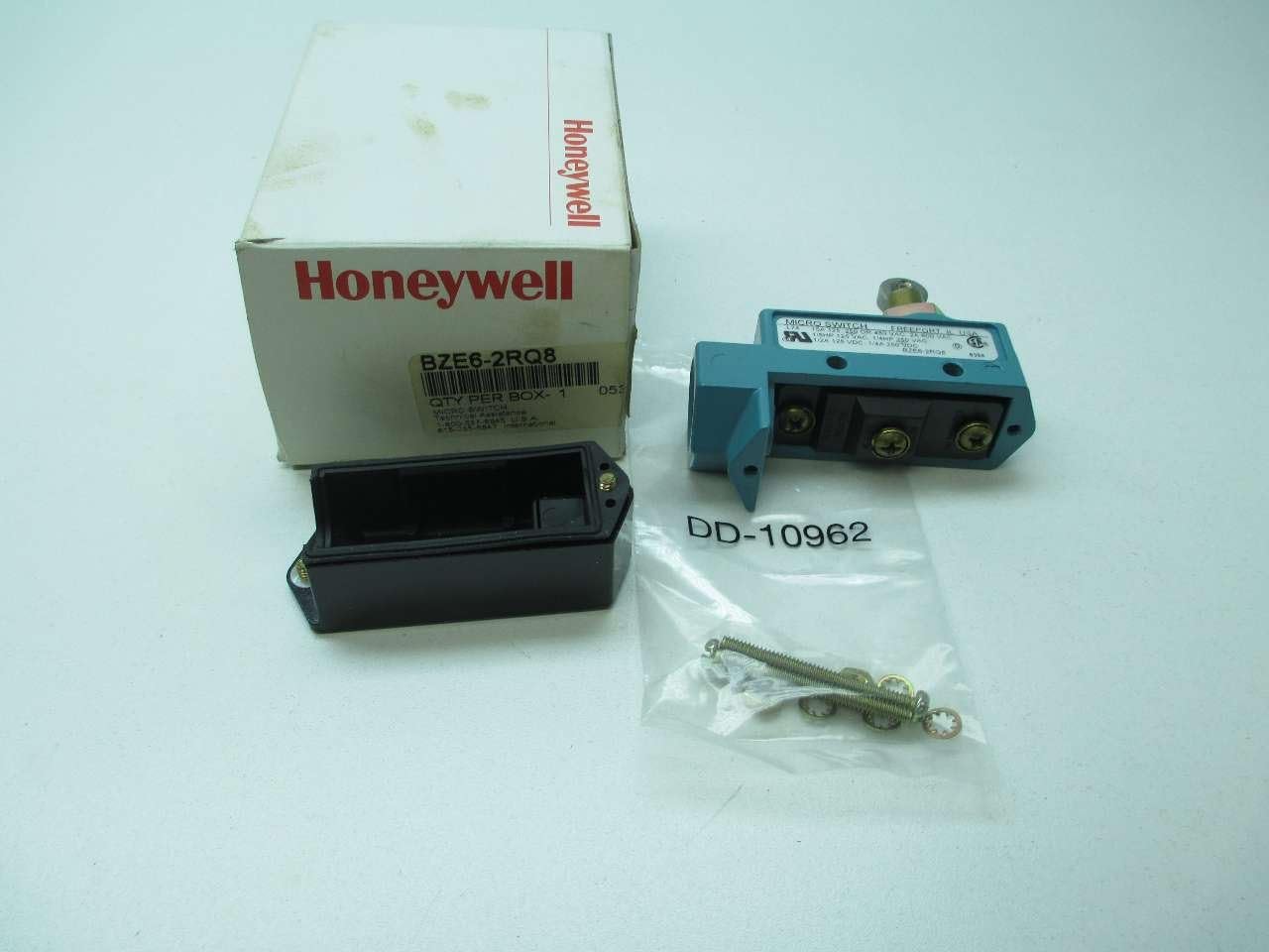 HONEYWELL Honeywell BZE6-2RQ8 Top Roller Plunger Switch SPDT 15 Amps