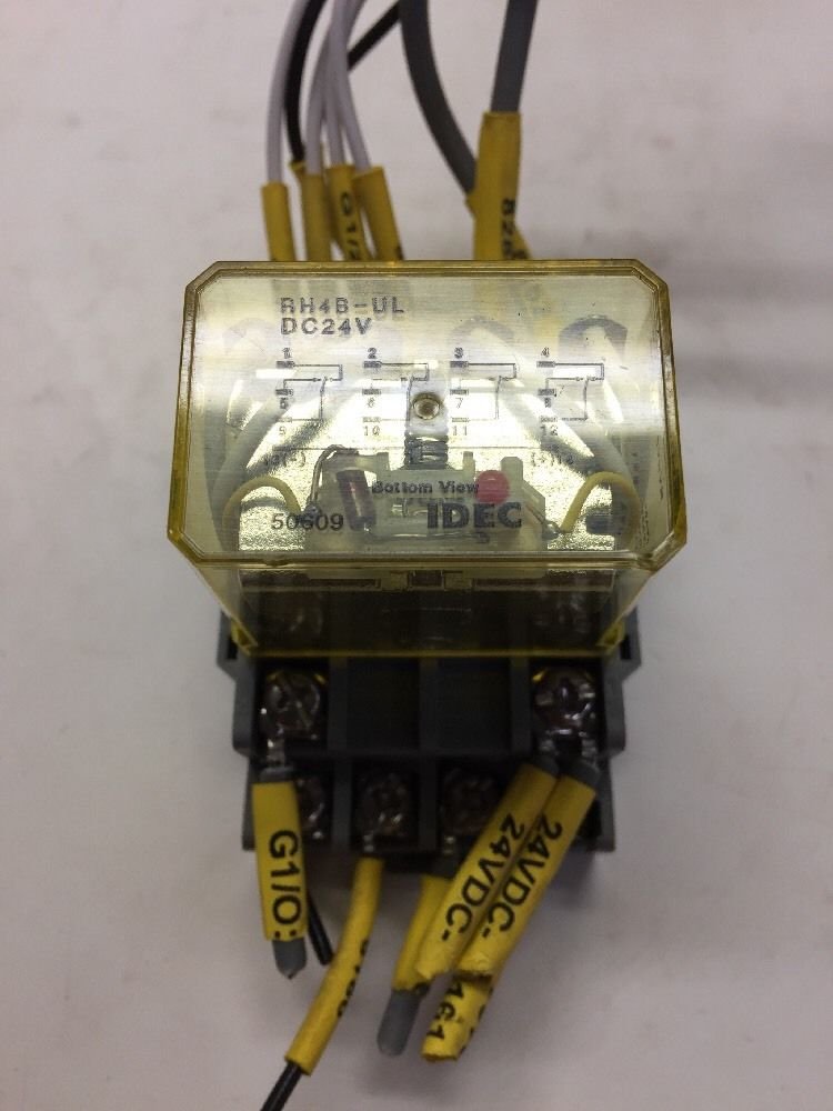 IDEC IDEC SH4B-05 Relay Socket DIN Rail Snap-Mount 14 Blade 10 AMP