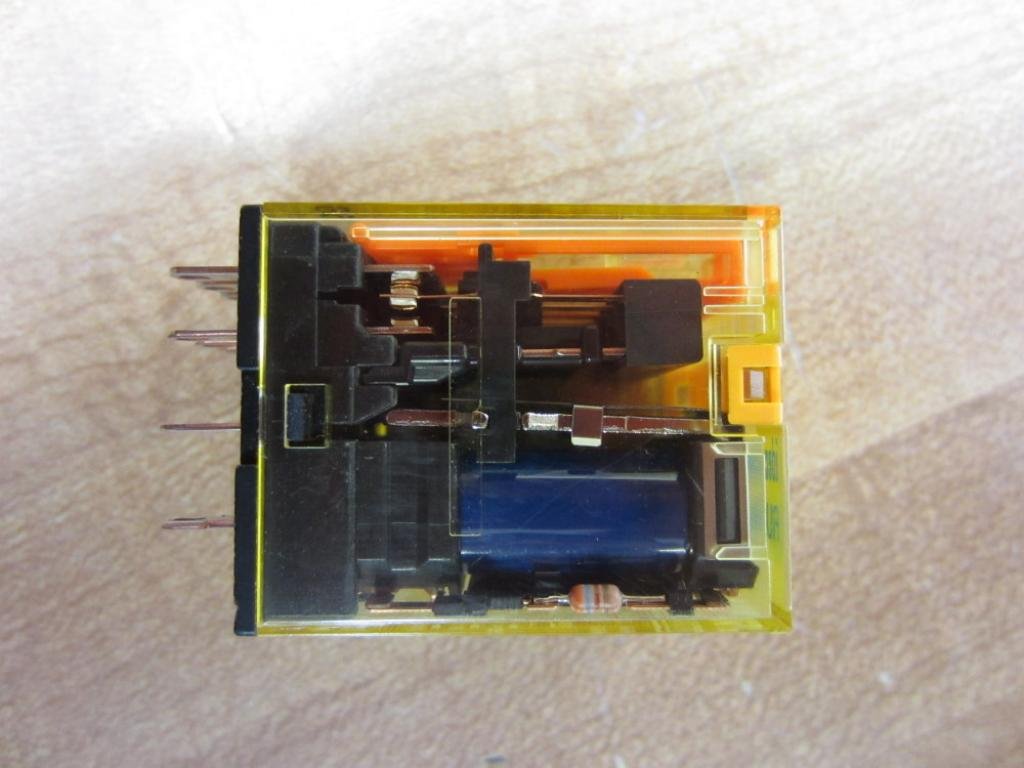 IDEC IDEC RU4S-A110 Universal Relay 120VAC (4PDT Contact) with Latching Lever and Blade Terminals