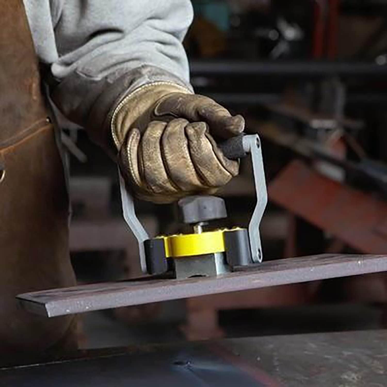 MAGSWITCH Magswitch 8100359 Hand Lifter 60 Manual 200lb to 60lb Magswitch Safety 180 Degree Turn Knob Small Steel Lifting