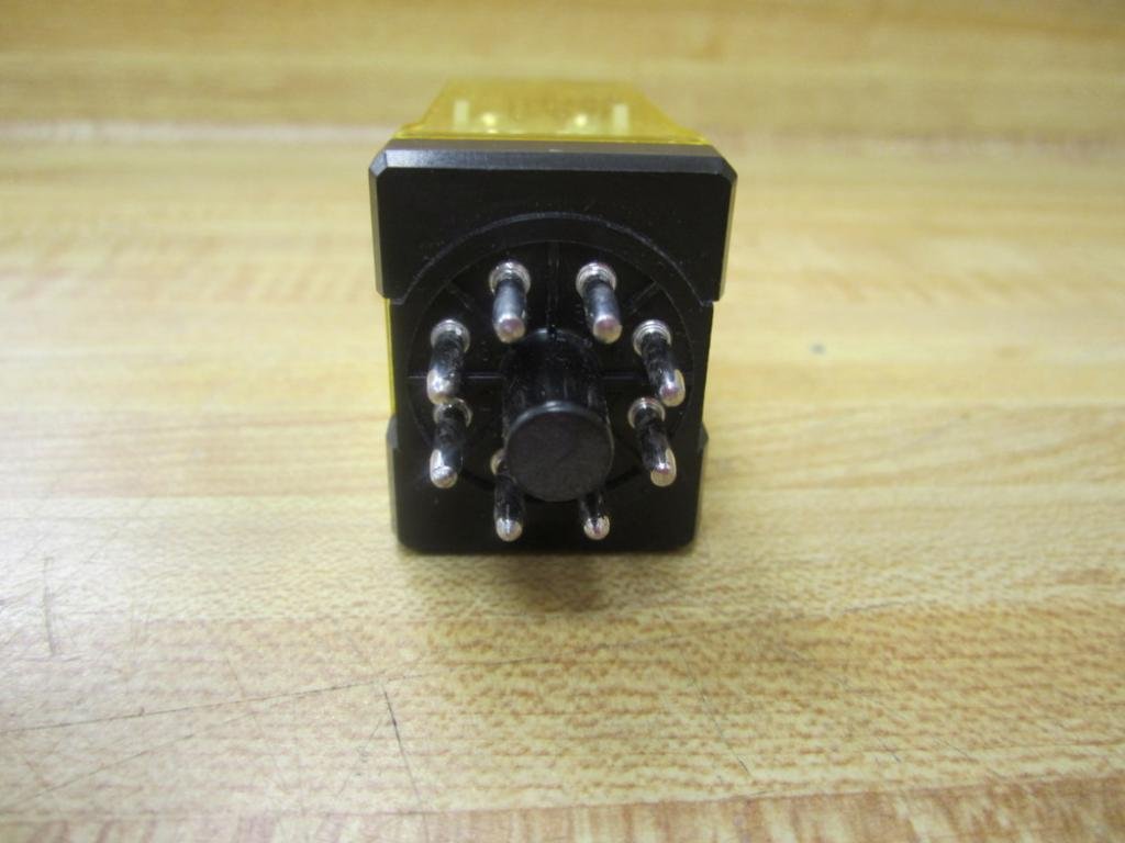 IDEC IDEC RR2P-UAC120V 8 Pin Socket 10 Amp 50 60 HZ DPDT Relay 120 VAC