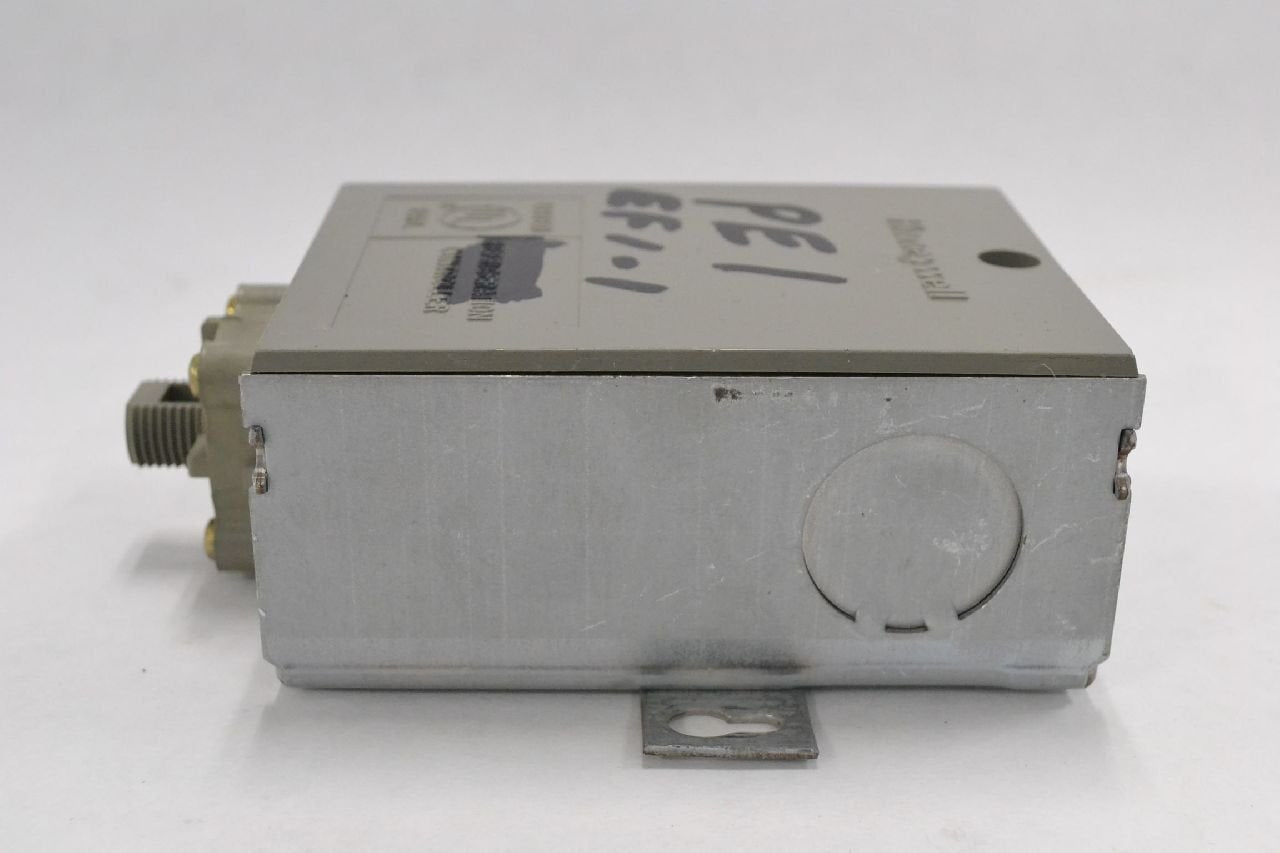 HONEYWELL Honeywell P658A1013 Pneumatic Electric Switch 10 psi