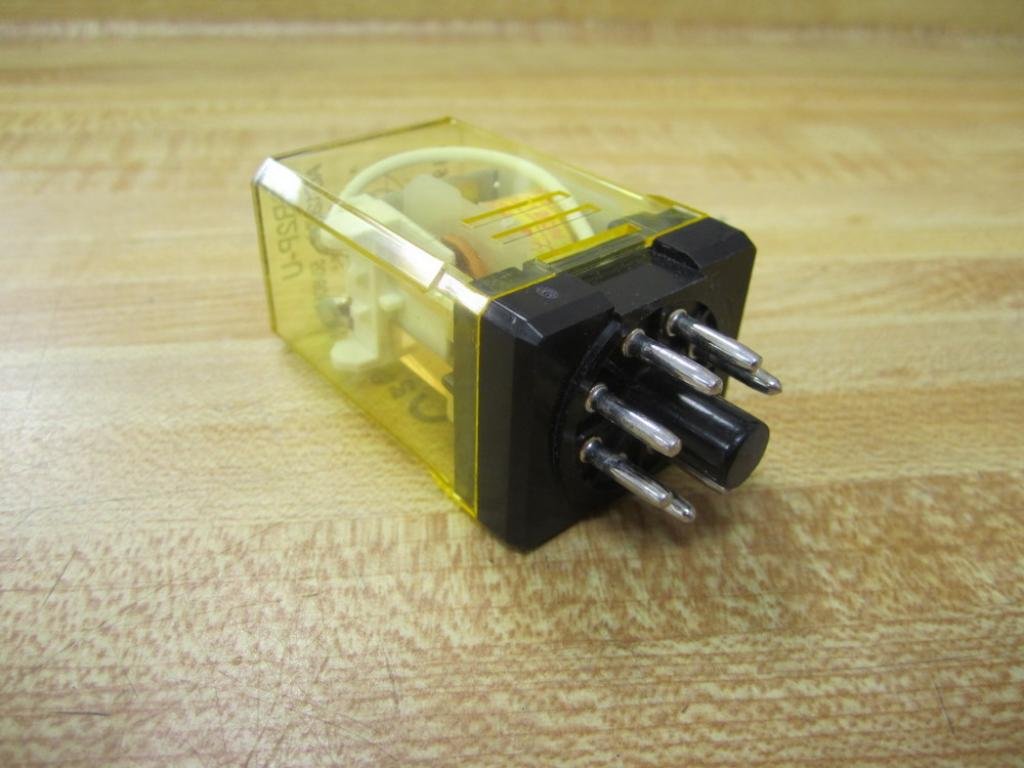 IDEC RR2P-UAC120V DPDT RELAYS