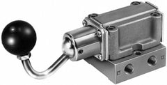 PARKER Parker CC537B 4-way 2-position Hand Toggle Air Valve