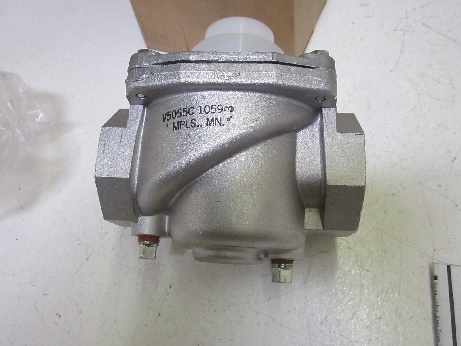 HONEYWELL Honeywell V5055C1059 1-1/2 Inch NPT Industrial Gas Valve