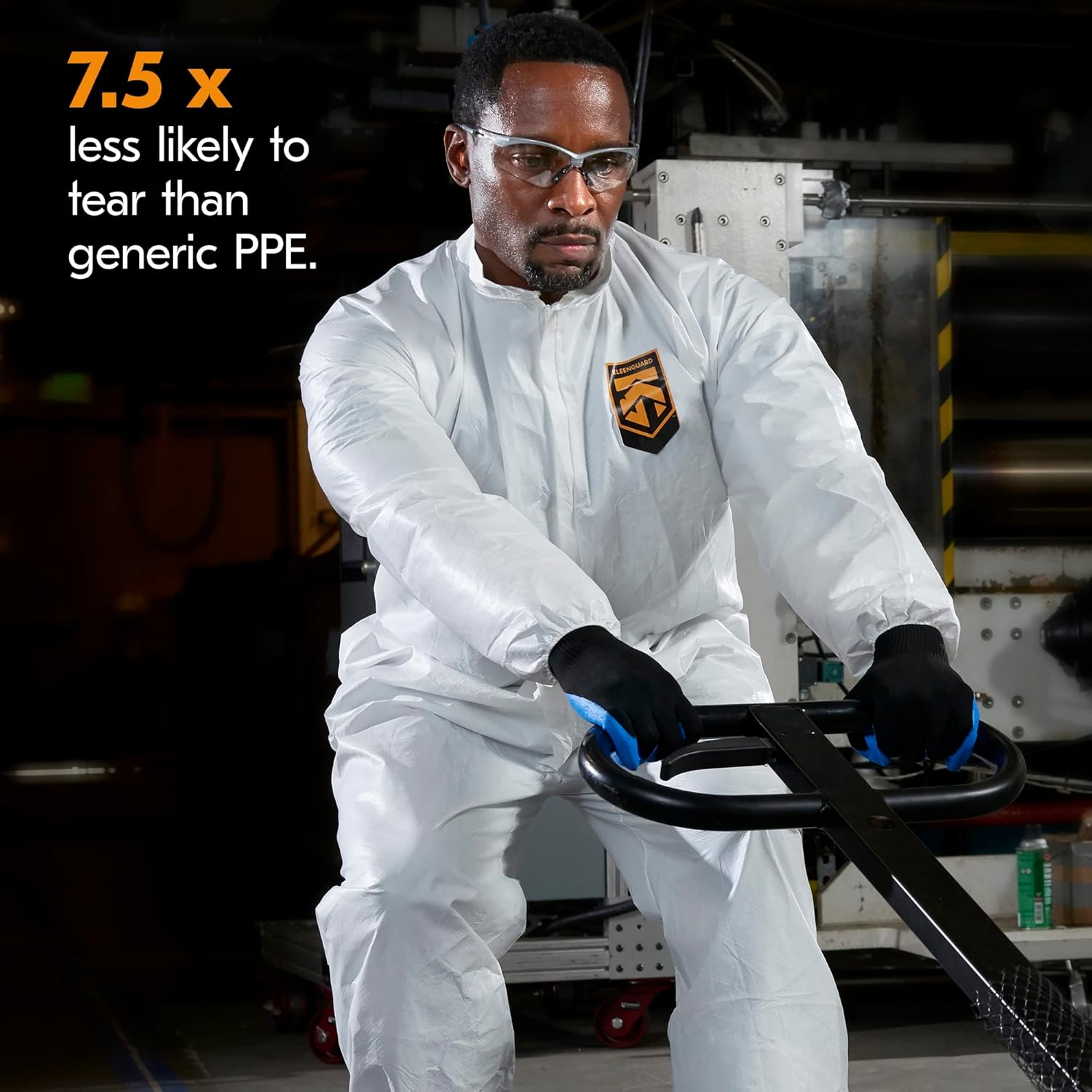 KLEENGUARD KleenGuard 44317 A40 Liquid and Particle Protection Coveralls 4XL White 25 Pack