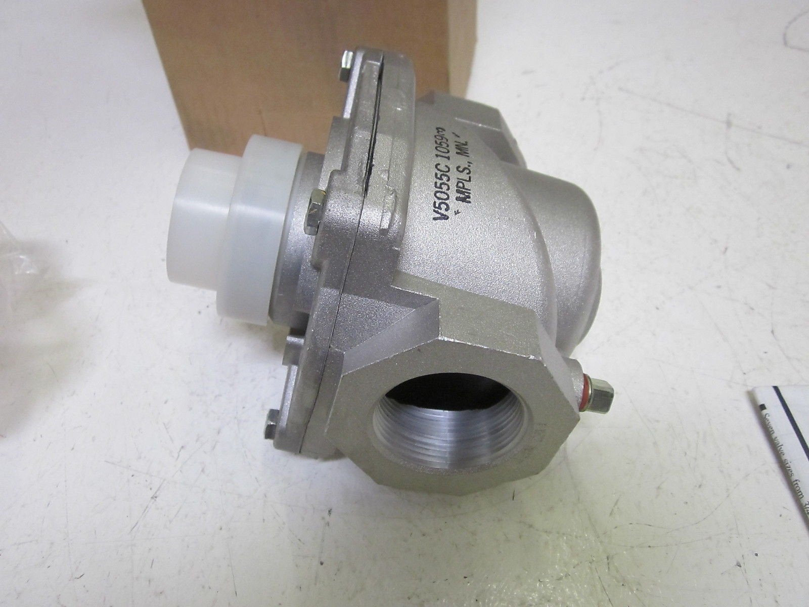 HONEYWELL Honeywell V5055C1059 1-1/2 Inch NPT Industrial Gas Valve