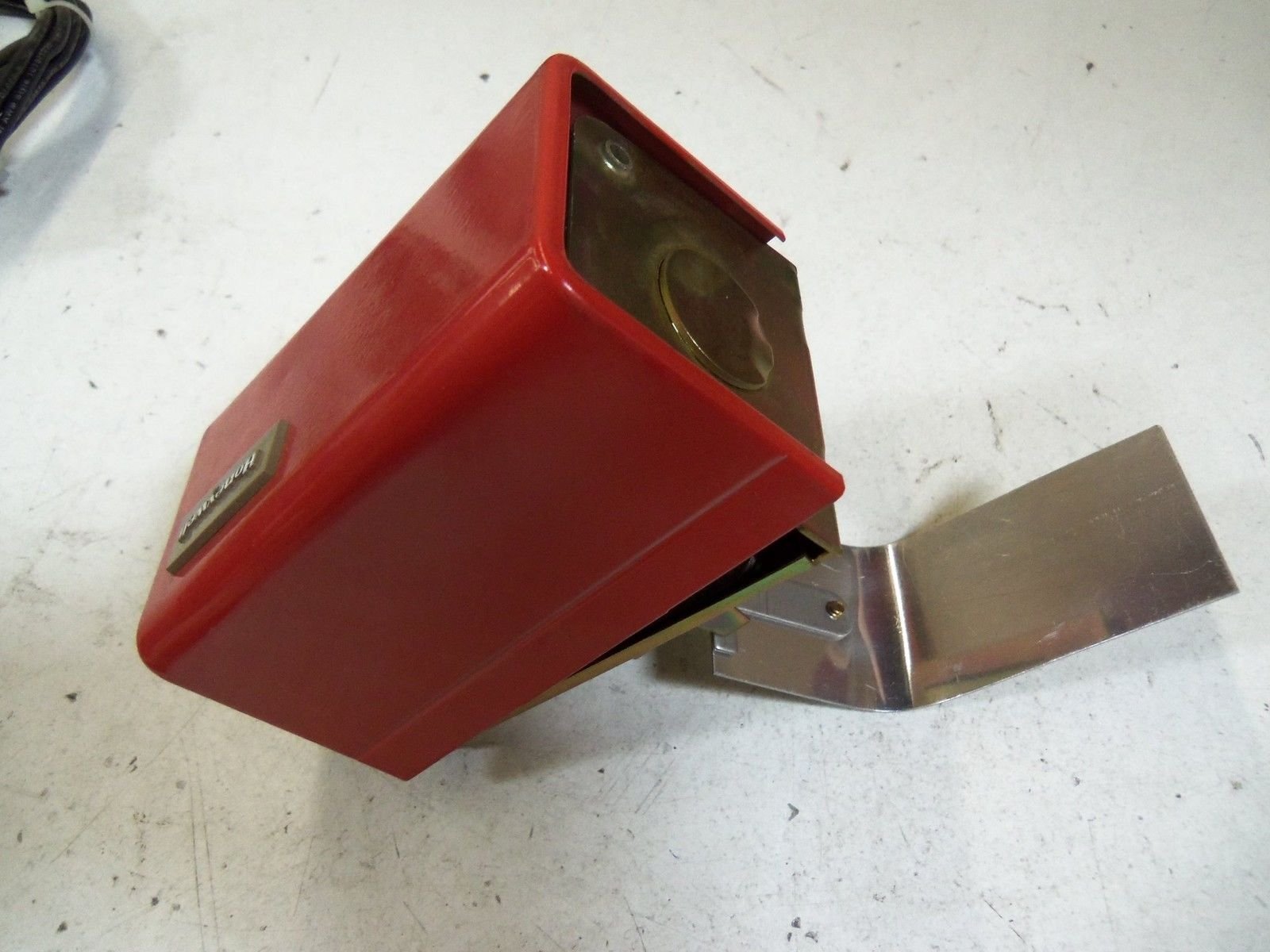 HONEYWELL Honeywell S437A1025 Sail Switch 1 SPST with Case and Cover