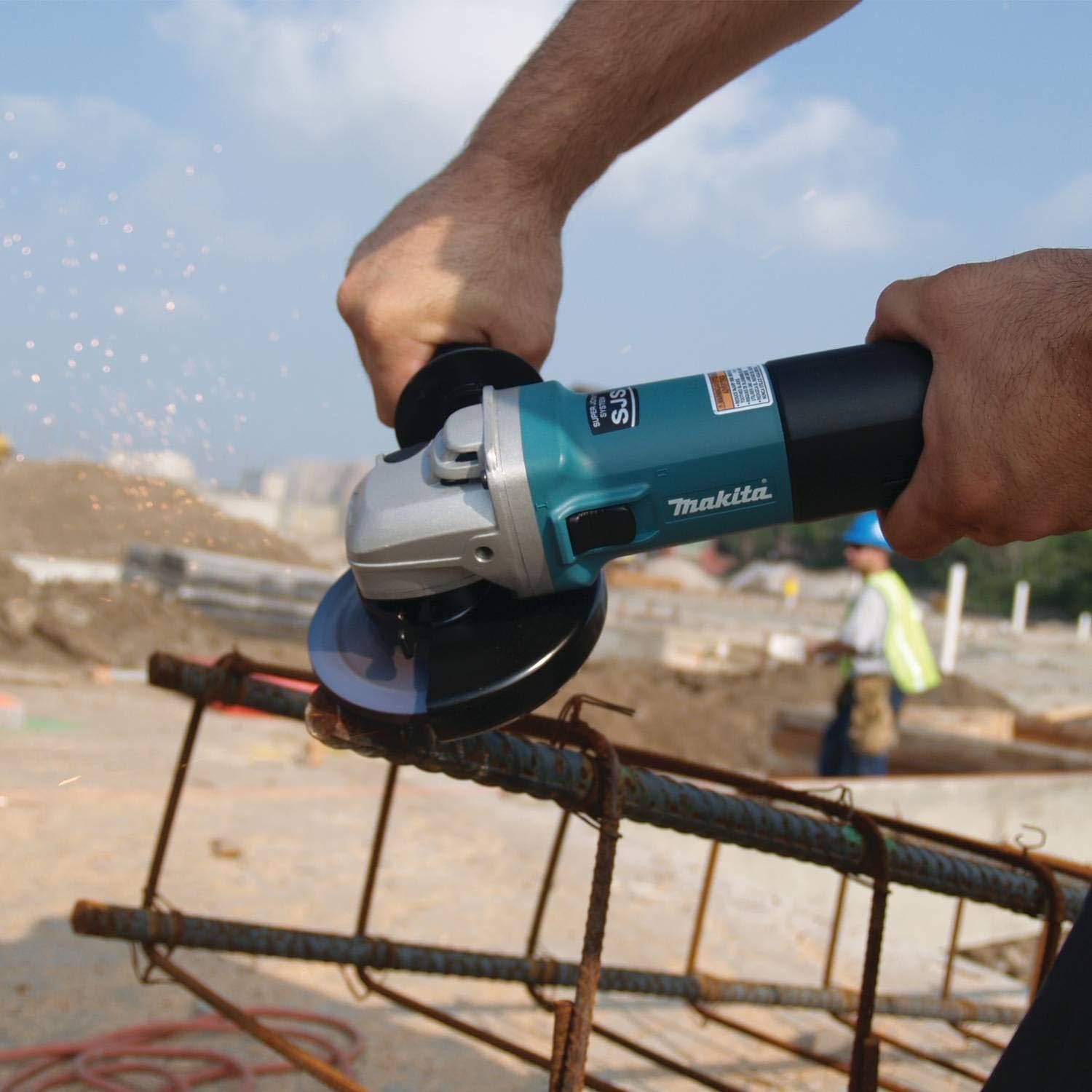 MAKITA Makita 9564CV High-Power Angle Grinder 4-1/2 Inch 1400 Watts