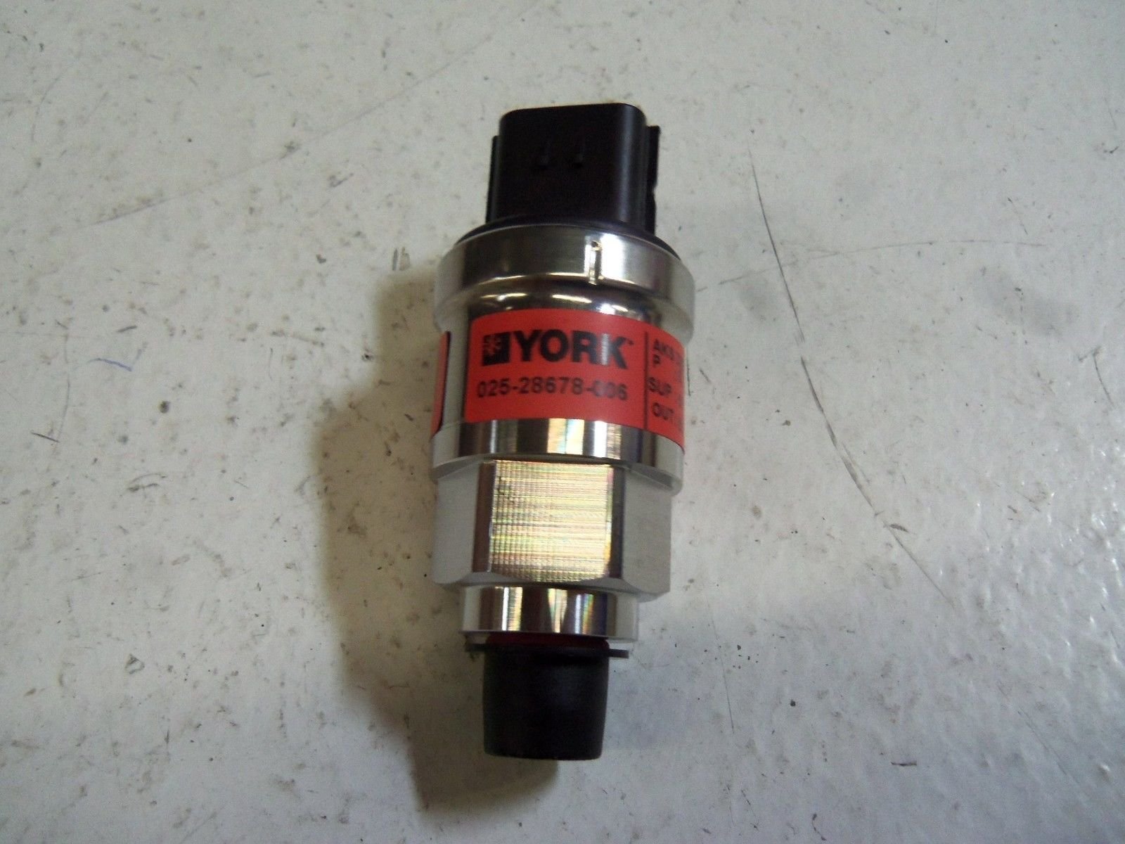 YORK York 025-28678-006 Pressure Transducer 0-300 Pounds per Square Inch 0.5-4.5 Volts Direct Current