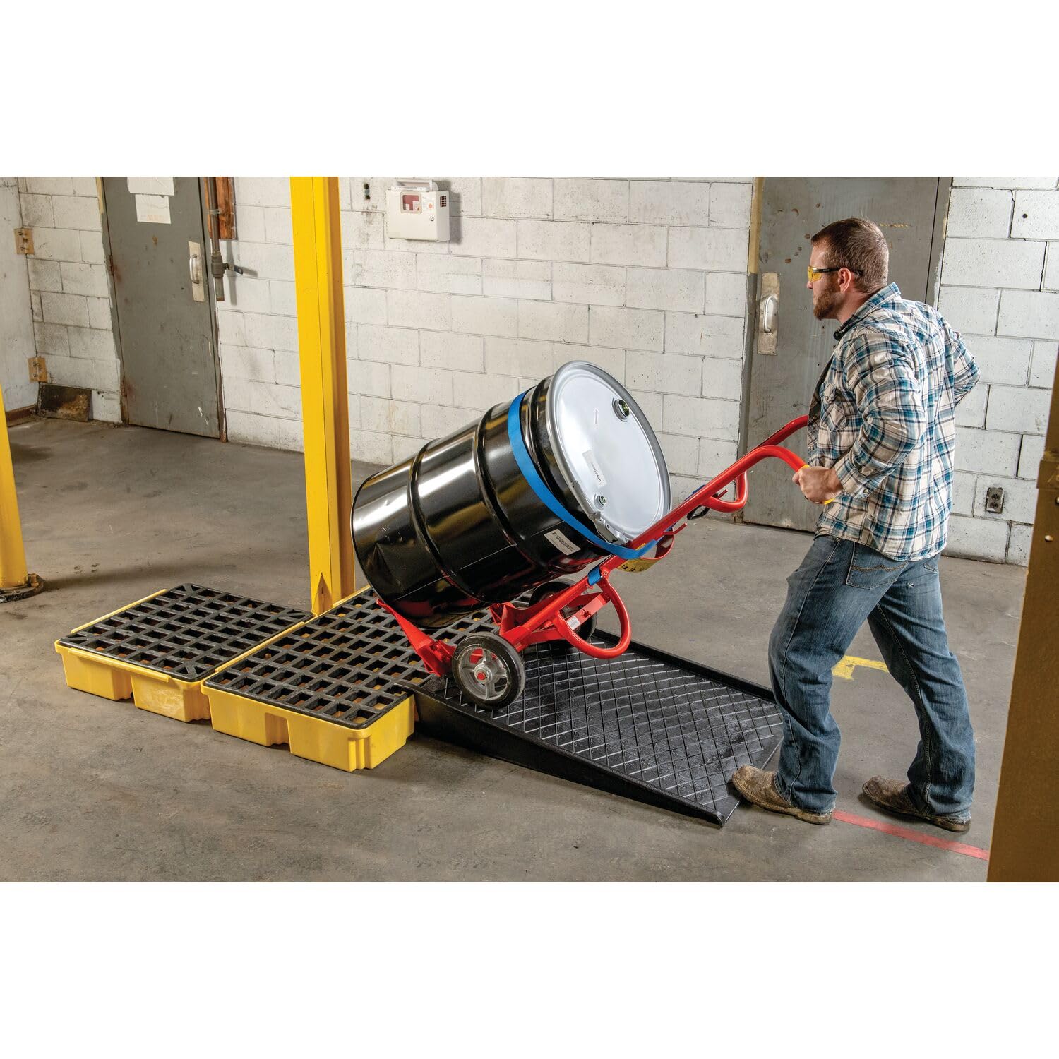 EAGLE GASKET AND PACKING Eagle 1633D Drum Modular Spill Platform with Drain 2000 lbs Yellow