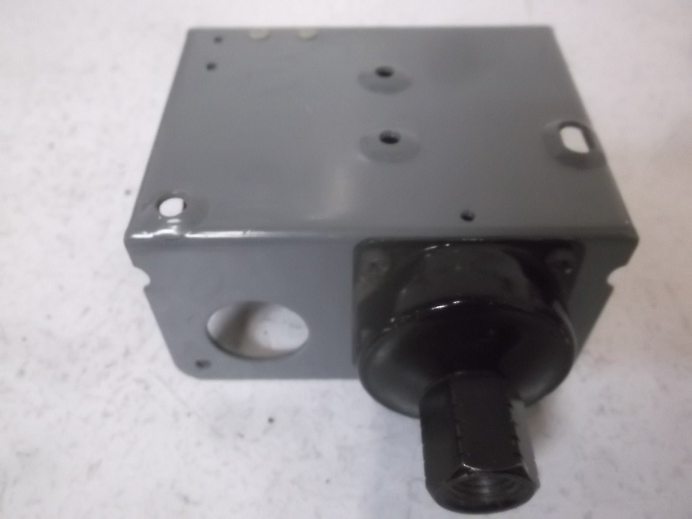 JOHNSON CONTROLS Johnson Controls P70AA-5 Open Low Pressure Ammonia Control Switch