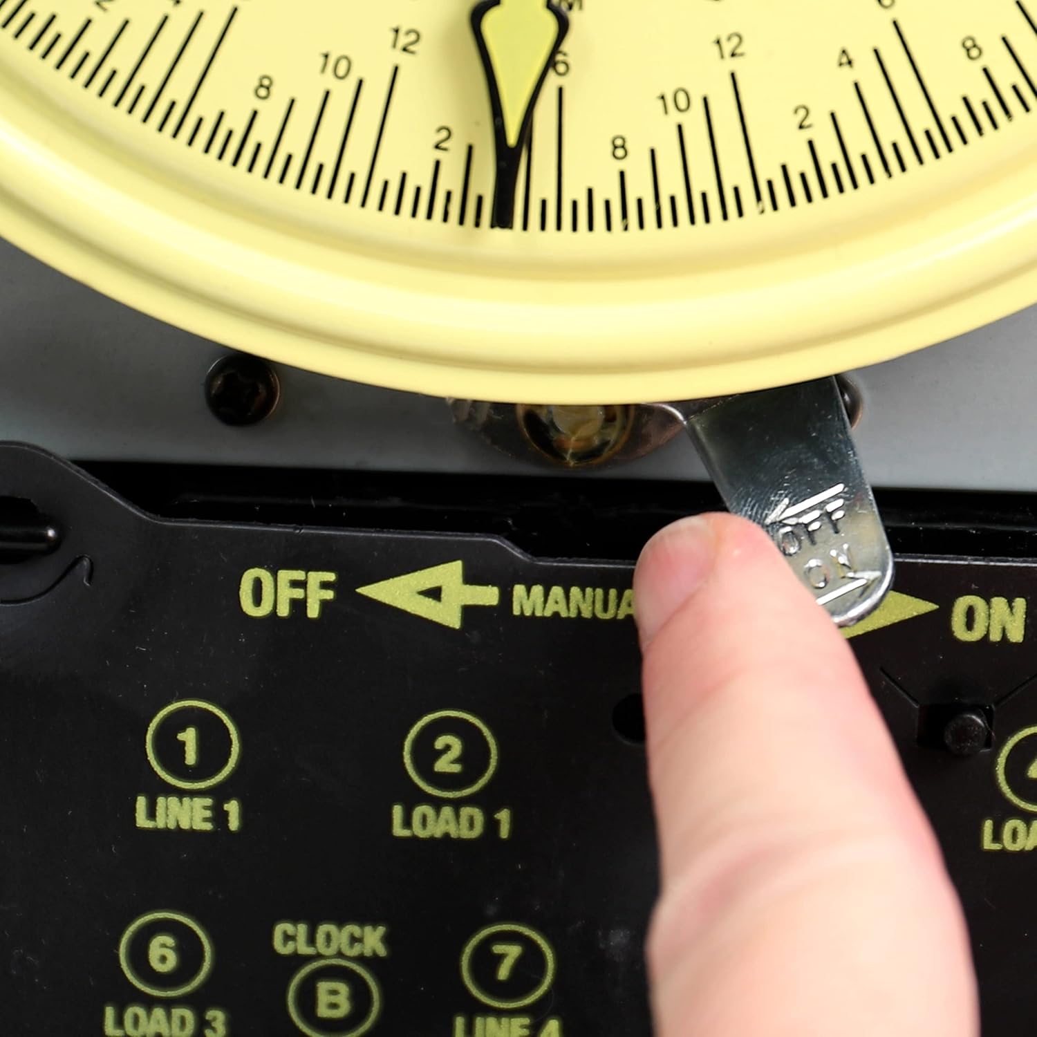 INTERMATIC Intermatic T7401B Mechanical Time Switch for Efficient Energy Management