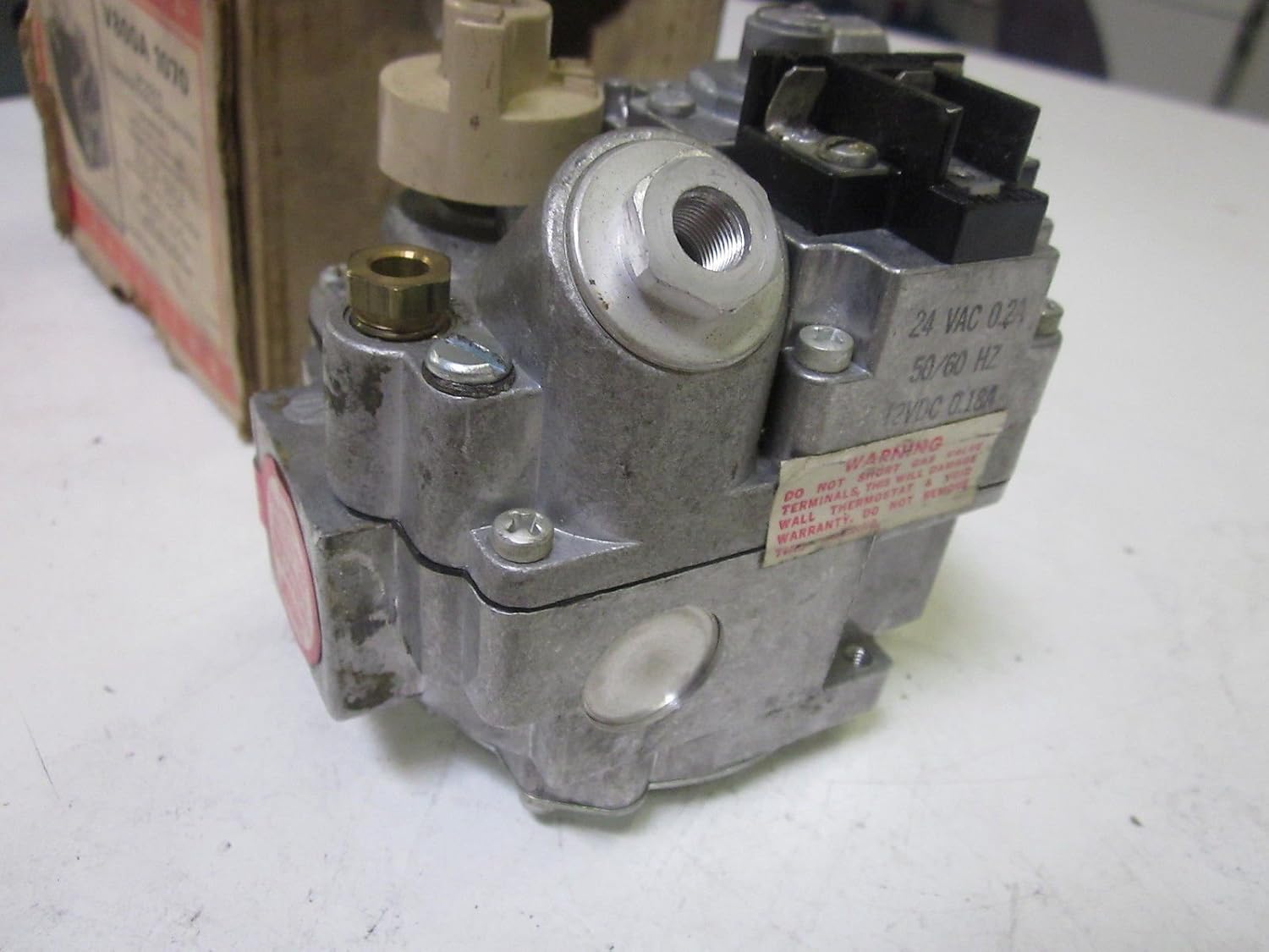 HONEYWELL Honeywell V800A1070 24 Vac Standing Pilot Gas Valve
