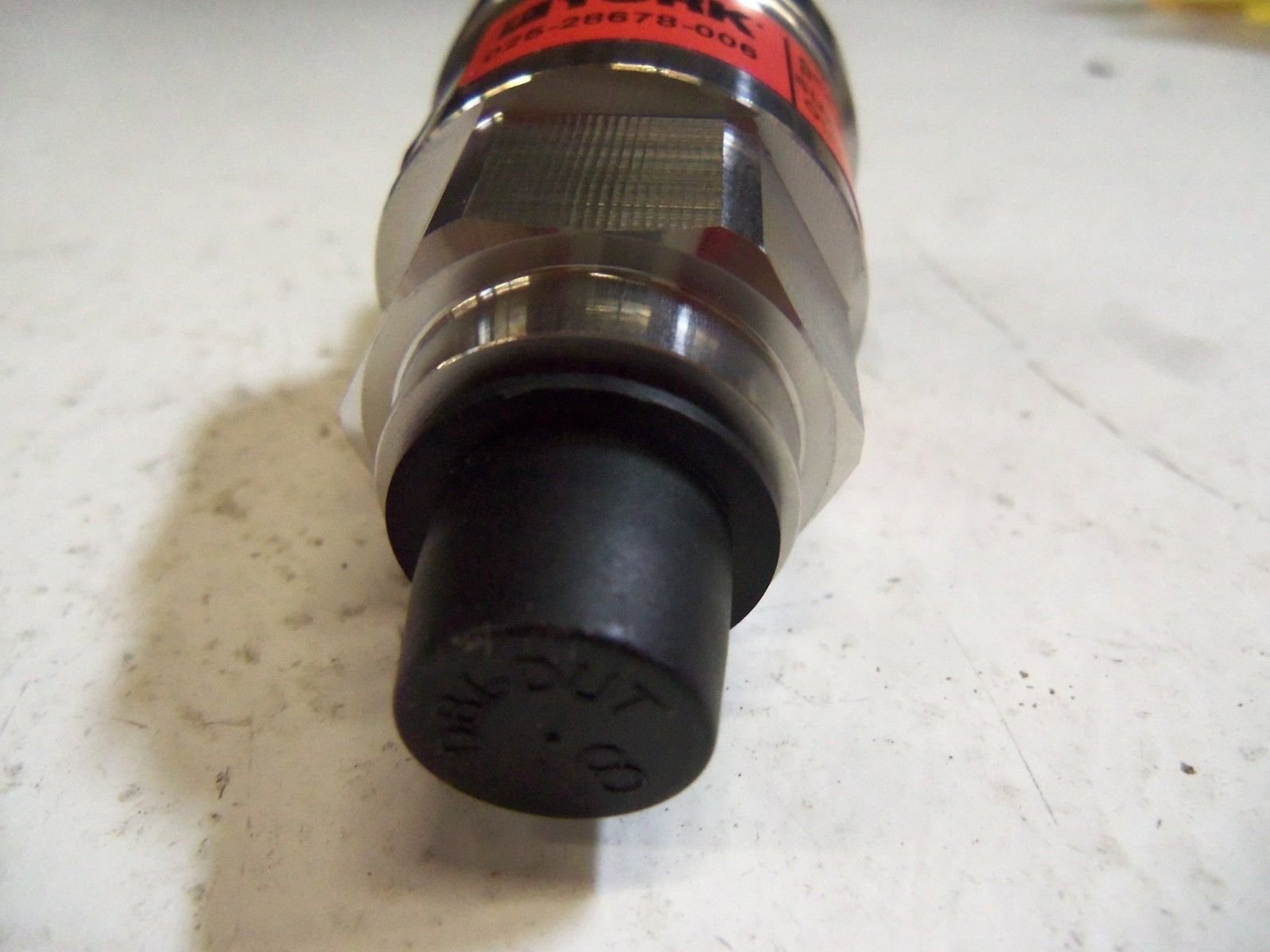 YORK York 025-28678-006 Pressure Transducer 0-300 Pounds per Square Inch 0.5-4.5 Volts Direct Current