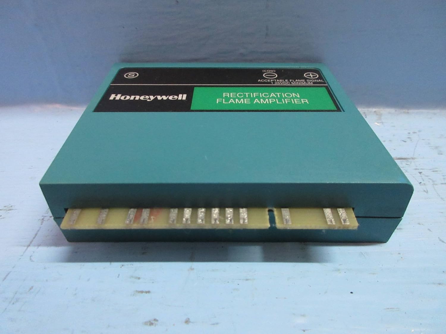 HONEYWELL Honeywell R7847A1025 Flame Signal Amplifier - 0.8 or 1.0 Second Response - 5 Volts